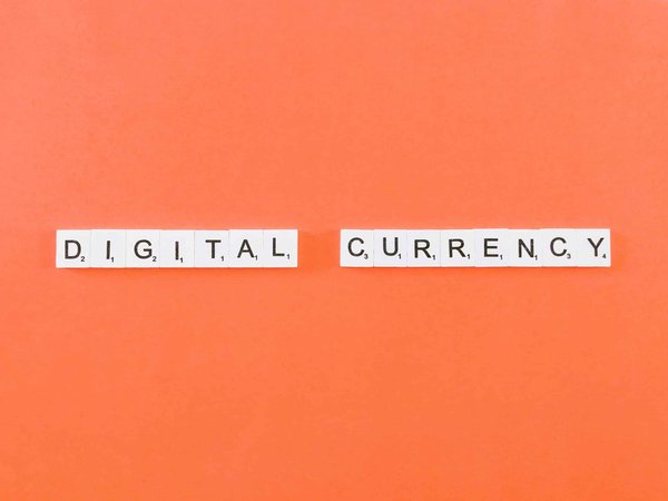 Quels sont les risques et opportunités des devises numériques ?